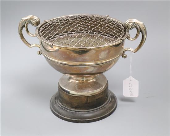 A modern silver two handled rose bowl, Walker & Hall, Sheffield, 1962, on ebonised socle, 22 oz.